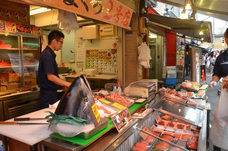 Tokyo: Classic Tsukiji Food Tour - Tamagoyaki, sweets, and food from around Japan