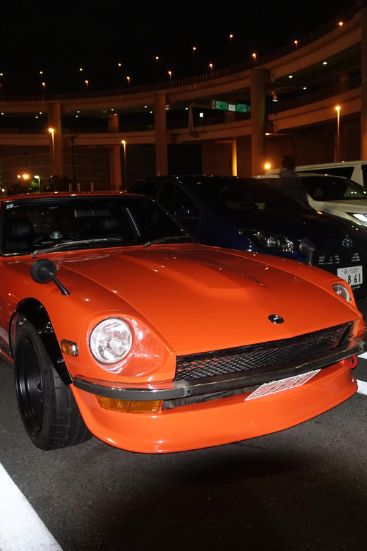 Tokyo: Daikoku Car Meet Tour at Night with JDM Guides - Guides, conversation, and the shared-car setup