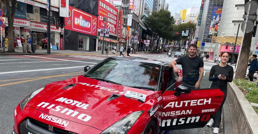 Tokyo: Daikoku Self-Drive R35 GT-R Custom Car Experience - Shibuya Scramble Crossing from the driver’s seat