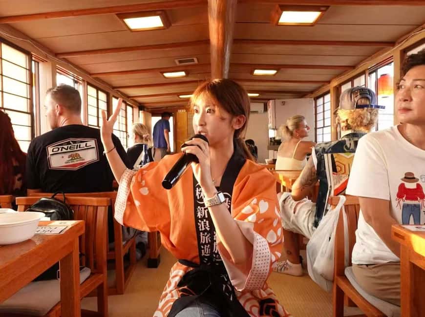 Tokyo Dinner Cruise & Tradition Show & Drinks & Tokyo Tower - Why a yakatabune is more than a boat ride
