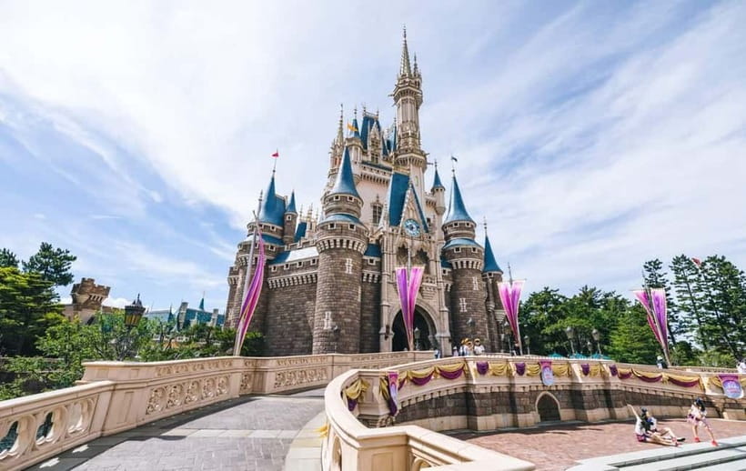 Tokyo Disneyland: 1-Day Entry Ticket and Private Transfer - Getting Through the Gate With a QR Code