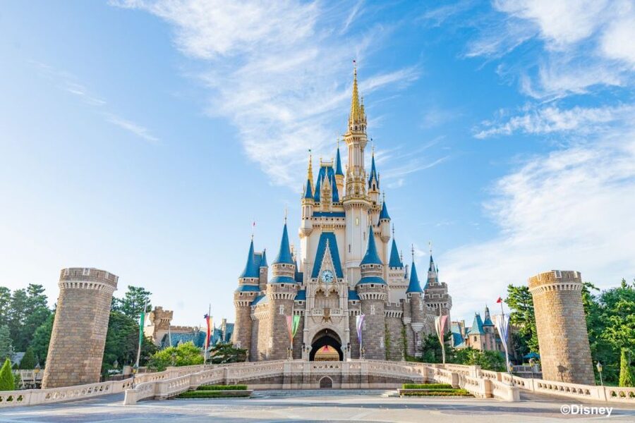 Tokyo Disneyland 1-Day Passport - Seven themed lands, seven different moods