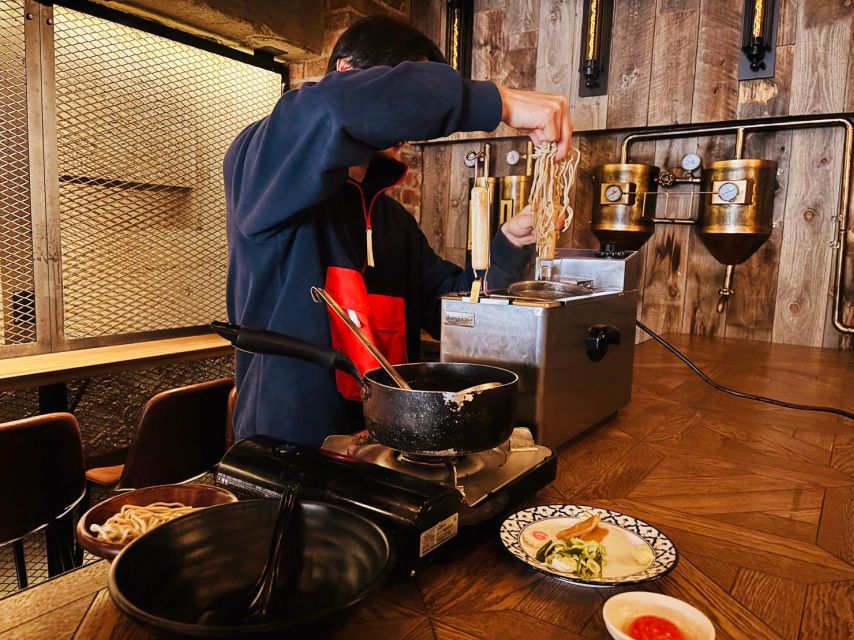 Tokyo: Easy Ramen Cooking Experience in Kabukicho, Shinjuku - The guides make the difference