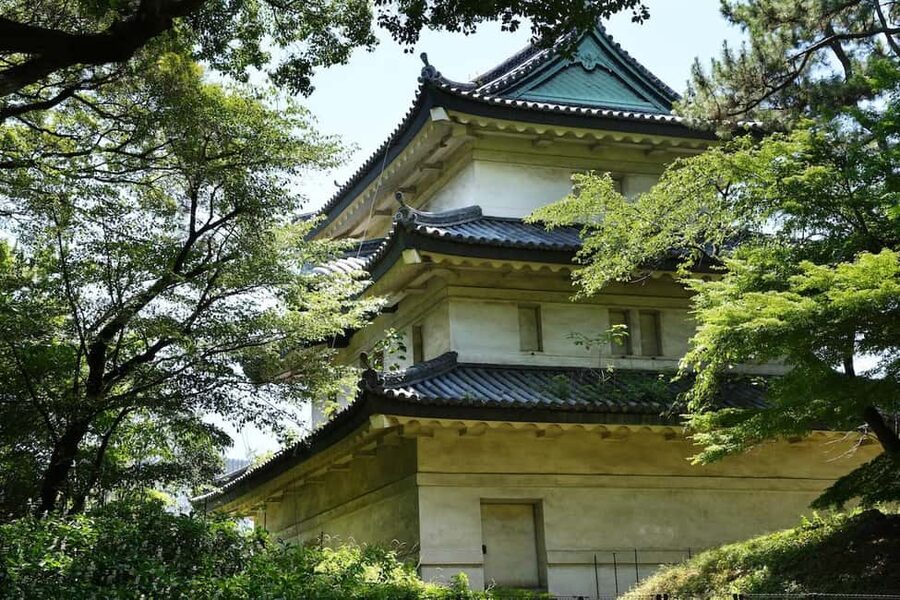 Tokyo: Edo Castle and Imperial Palace Guided Walking Tour - Kita-Hanebashi and the route toward Hirakawa Gate