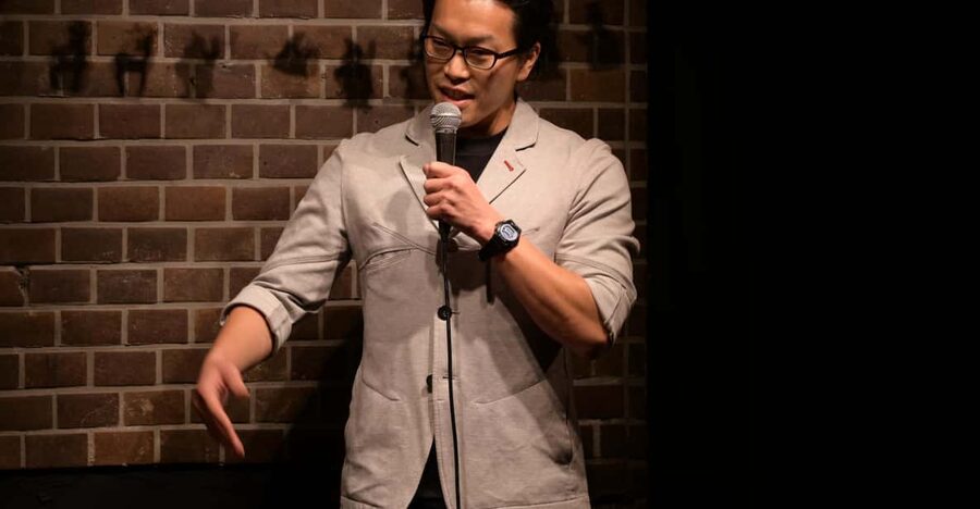 Tokyo: English Standup Comedy Night - Why the small bar setting works