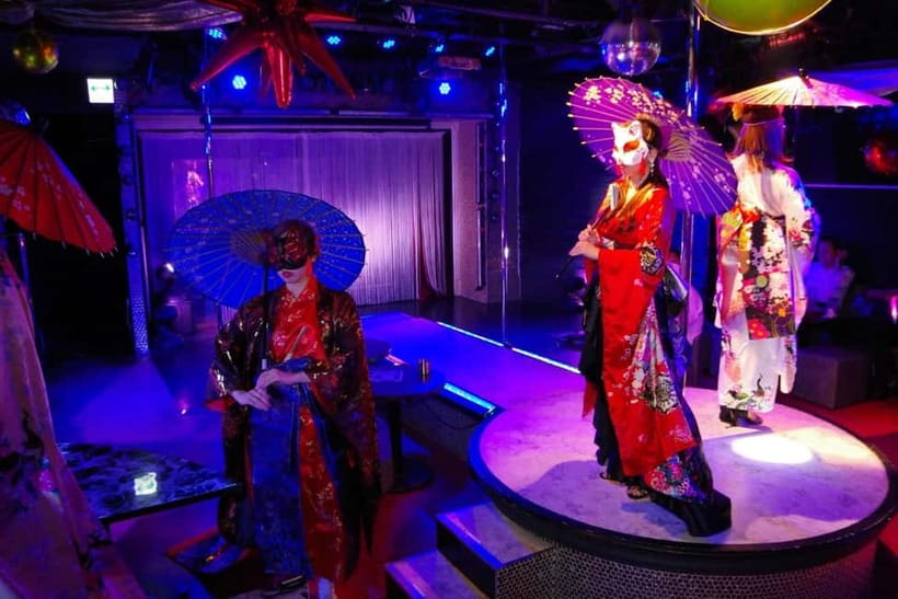 Tokyo: Entertaiment bar NEST - What kind of night is Entertainment Bar NEST?