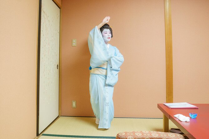 Tokyo: Exclusive Geisha Dinner Experience - Meeting the geisha or maiko