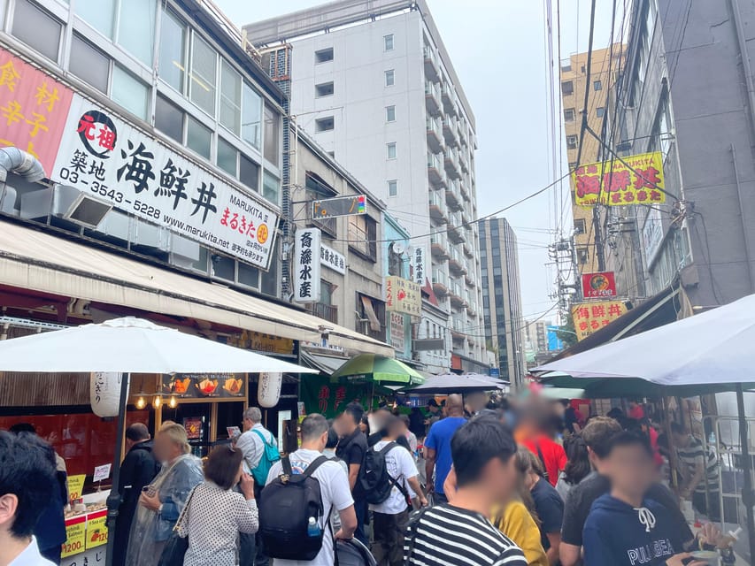 Tokyo: Explore Authentic Japanese Food Culture at Tsukiji - Choosing your own lunch in the market
