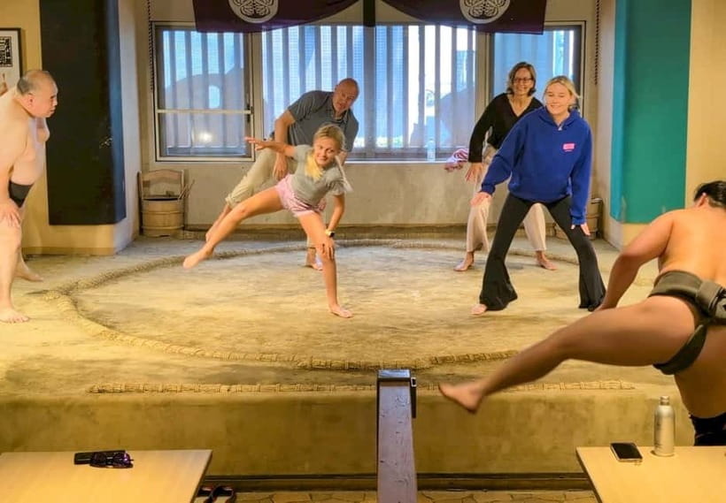 Tokyo: Family Sumo Workshop & Live Wrestling Show with Lunch - The live bout brings the room to life