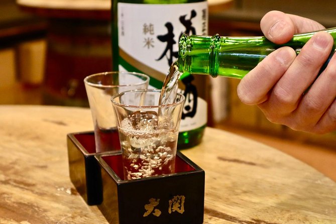 Tokyo: Food Tour in Ueno with 10+ Tastings of Japanese Classics