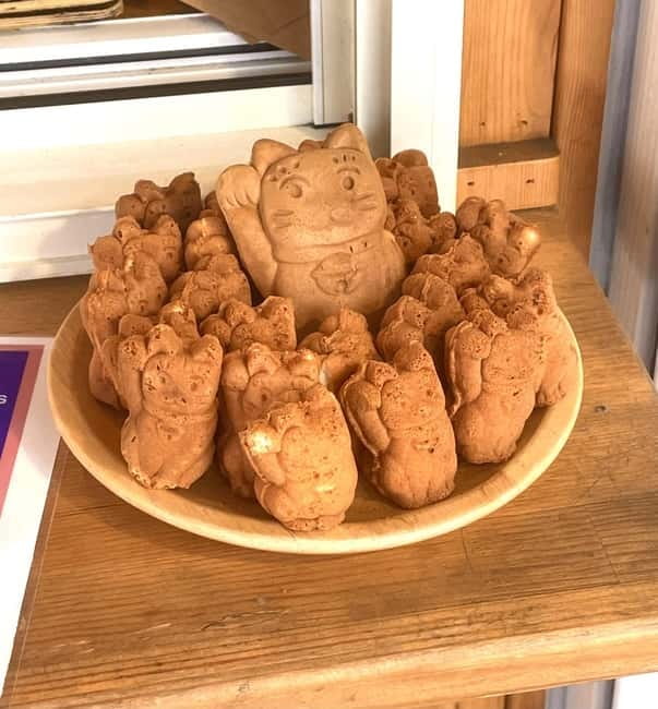 Tokyo: Gotokuji Cat Temple, Shinjuku Cat Cafe & 3D Cat Tour - Timing, age rules, and useful preparation