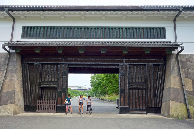 Tokyo Guided Small-Group Biking Tour - Omotesando, Roppongi Hills, and a century-old-feeling cemetery