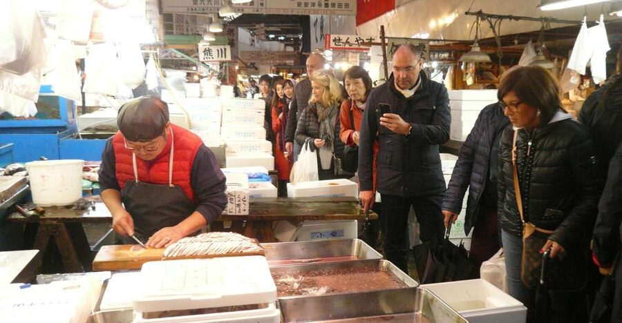 Tokyo: Guided Walking Tour of Tsukiji Market with Breakfast - Meeting at Tsukiji Hongwanji Temple
