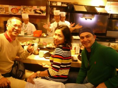 Tokyo: Guided Walking Tour of Tsukiji Market with Breakfast - Walking into the Outer Market