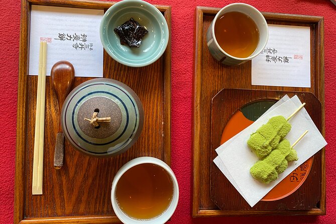 Tokyo Half Walking Day Tour with a Local Expert Guide - The East Gardens and the remains of Edo Castle