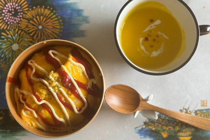 Tokyo Haneda: Bento & Ramen Gyoza Cooking Class in a Local home - Free-flow drinks add real value