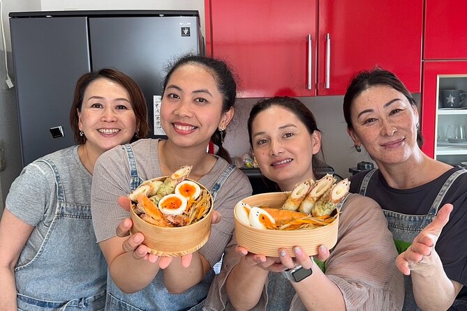 Tokyo Haneda: Bento & Ramen Gyoza Cooking Class in a Local home