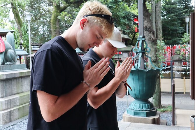 Tokyo Hidden Shrine and Temple Tour - Three Tokyo traditions in three hours