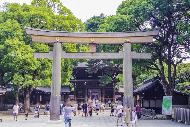 Tokyo Hidden Shrine and Temple Tour - Toyokawa Inari and its fox statues