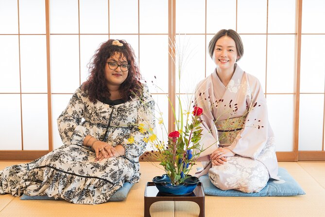 Tokyo Ikebana Wellness Art Experience near Shinjuku - Working with flowers, branches, and empty space