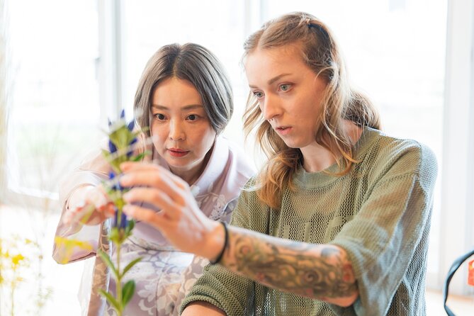 Tokyo Ikebana Wellness Art Experience near Shinjuku - Meeting Ai-sensei in a Japanese-style room