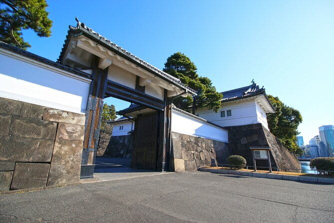 Tokyo Imperial Palace and Heritage of Edo Castle Private Tour - The Imperial Palace and the former Edo Castle site