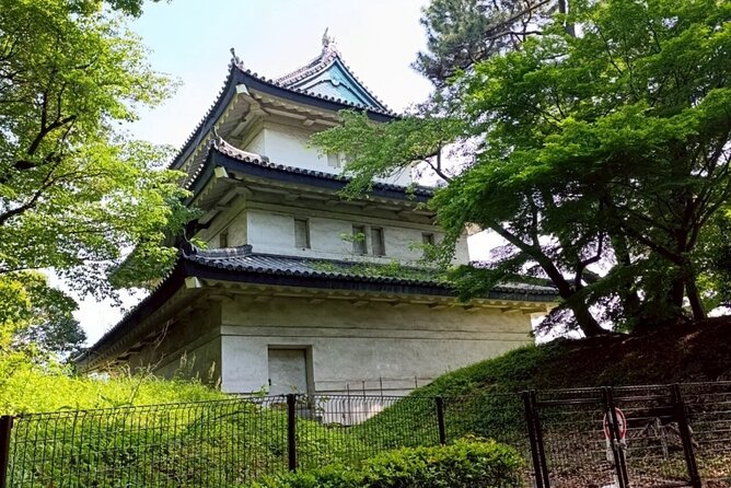 Tokyo: Imperial Palace and Shogun Historical Walking Tour - Ninomaru Garden and the quieter side of power