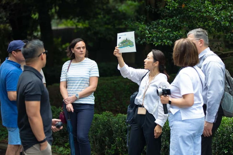 Tokyo: Imperial Palace East Gardens Walking Tour - Following the remains of Edo Castle