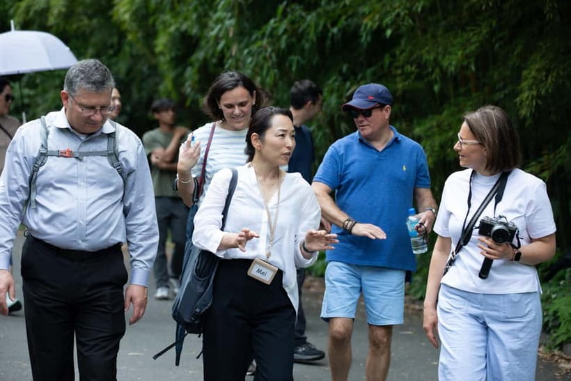Tokyo: Imperial Palace East Gardens Walking Tour - Final call: a smart way to read central Tokyo