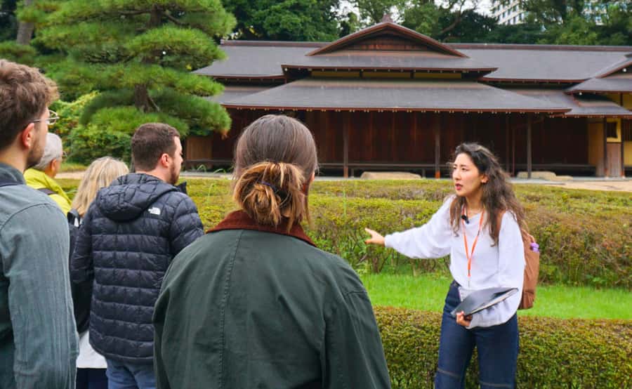 Tokyo: Imperial Palace Japanese History Walking Tour - Entering through Otemon Gate