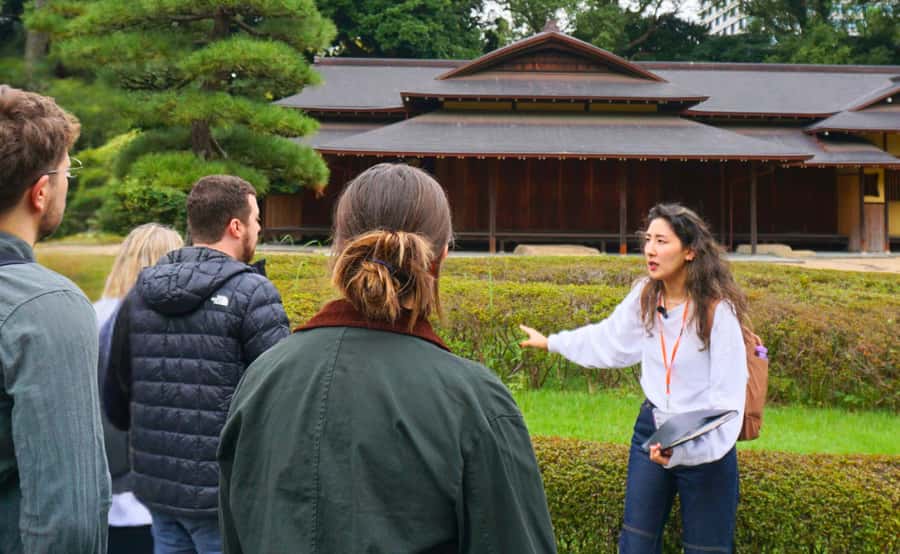 Tokyo: Imperial Palace, the history of Japan (ENGLISH GUIDE) - Passing through Otemon, the great main gate