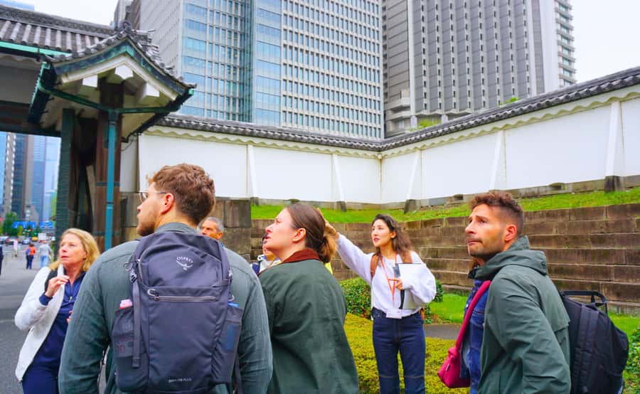 Tokyo: Imperial Palace, the history of Japan (ENGLISH GUIDE) - Former barracks and the daily life of Edo Castle