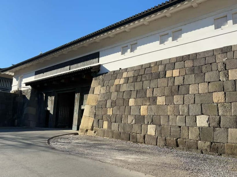 Tokyo: Imperial Palace with Nostalgic Alley Kagurazaka tour - From Tokyo Station into the world of Edo