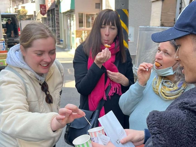 Tokyo: Imperial Palace with Nostalgic Alley Kagurazaka tour - Booking details that matter