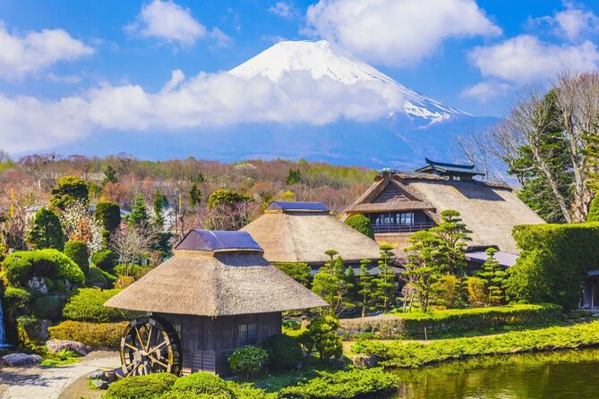 Tokyo: Instagram-Worthy Mt Fuji & Lake Kawaguchiko Day Trip - Maple Corridor during the autumn color window