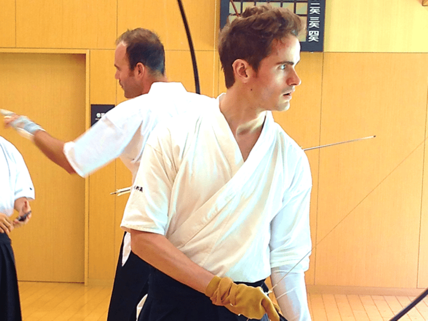 Tokyo: Japanese Archery (Kyudo) Experience - Entering an official Tokyo Kyudo hall