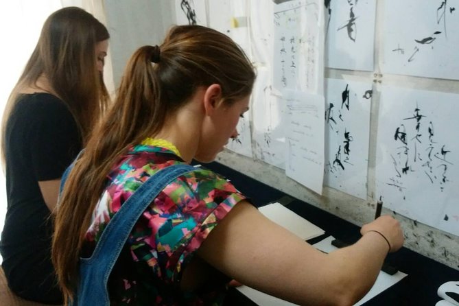 Tokyo Japanese Calligraphy Experience with a Master Artist - Why the quiet setting matters