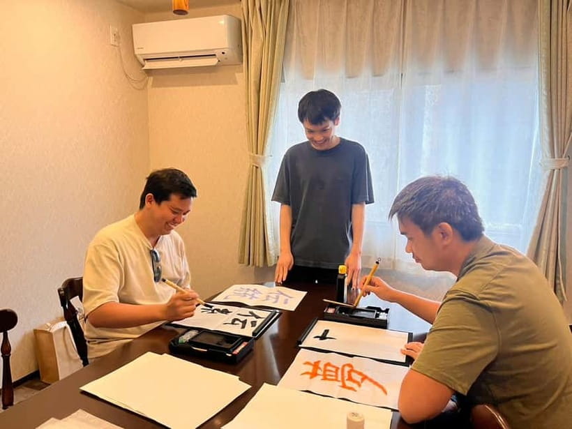 Tokyo: Japanese Calligraphy Lesson with Skilled Instructor - Thirty minutes of brush practice