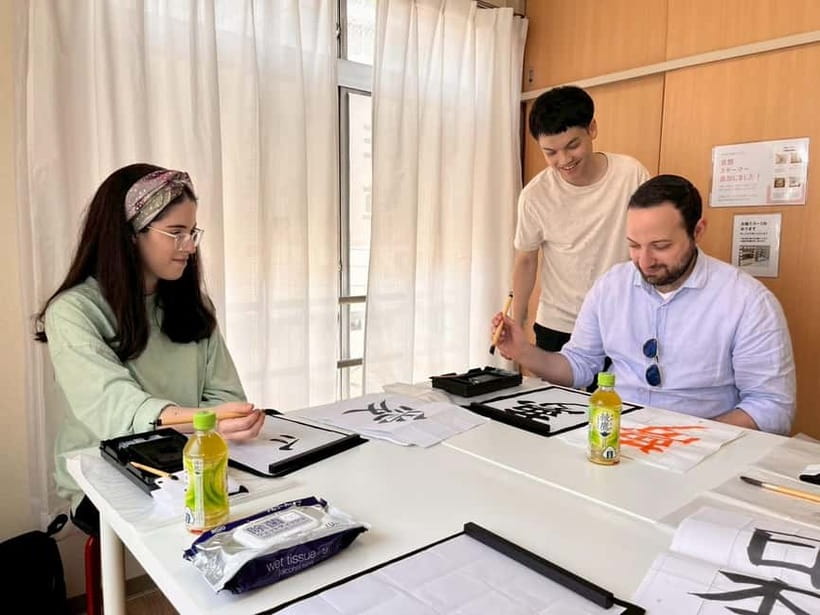 Tokyo: Japanese Calligraphy Lesson with Skilled Instructor - A calm class with a skilled teacher