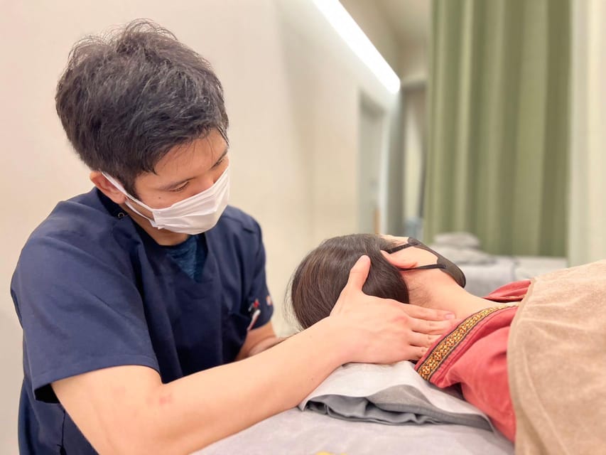 Tokyo: Japanese Massage - Kangfu Beauty & Body Care Salon - Pelvic Adjustment for Uneven Shoulders and a Rounded Back