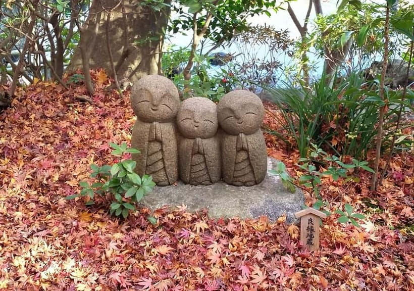 Tokyo: Kamakura & Enoshima Day Trip including Temple Tickets - Komachi Street, one hour for food and shopping