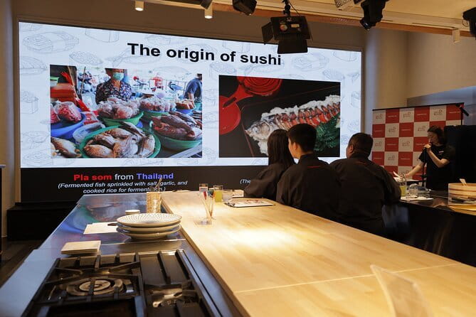 Tokyo: Kappodo sushi Live Workshop - Starting with tea and a fish demonstration