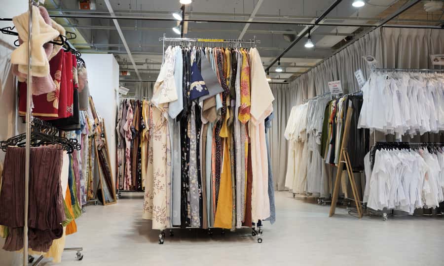 Tokyo : Kimono Rental in Asakusa Provided by RikaWafuku - Hair styling and accessories for women