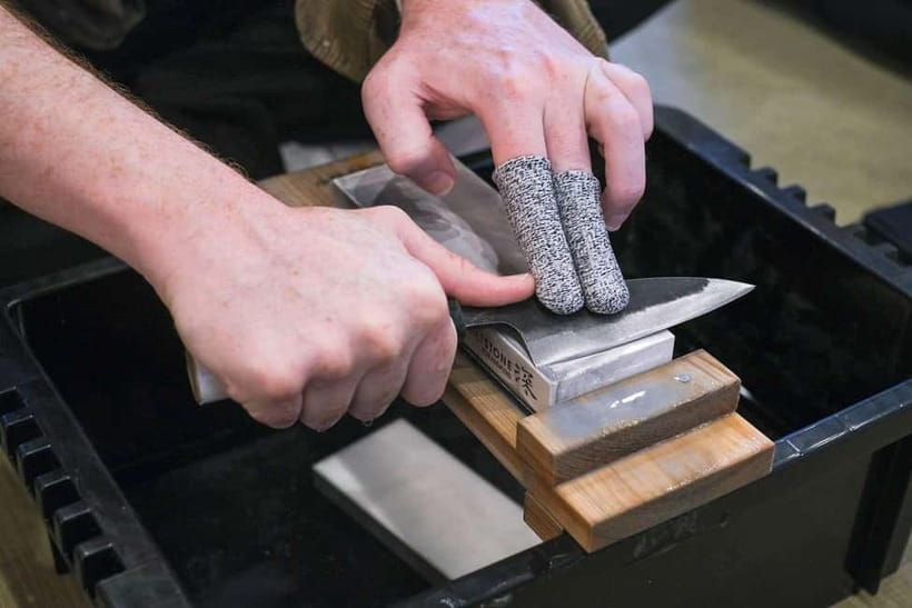 Tokyo: Knife Making Workshop (Sharpening, Engraving) - Choosing between five knife types