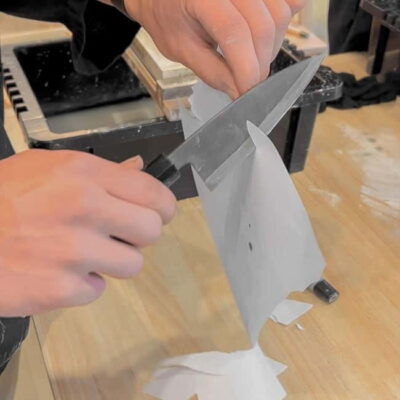Tokyo: Knife Making Workshop (Sharpening, Engraving) - Starting with a haori, tea, and a short lesson