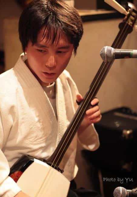 Tokyo: Learn to play traditonal songs on Tsugaru Shamisen - The first sounds and the shamisen’s construction