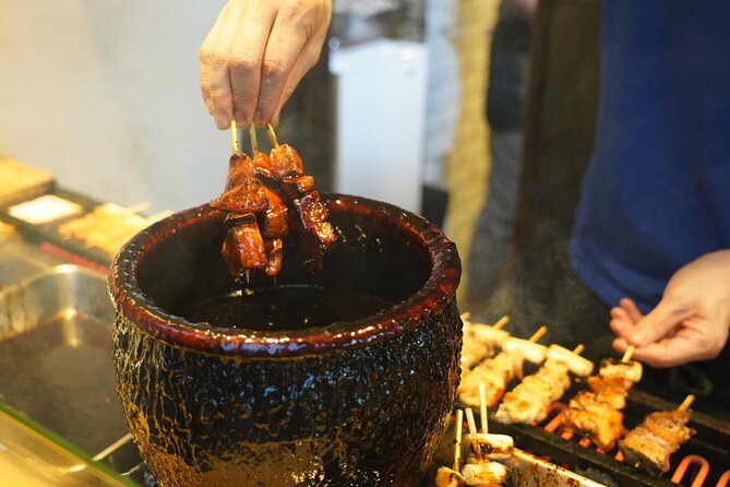 Tokyo: Local Foodie Adventure near Roppongi