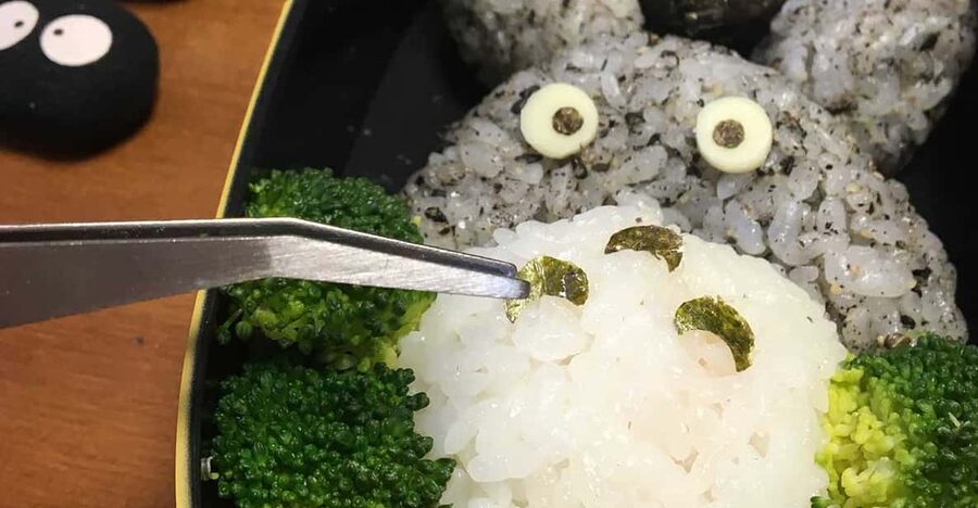Tokyo: Making a bento box with cute character look - Turning ordinary lunch into a character bento