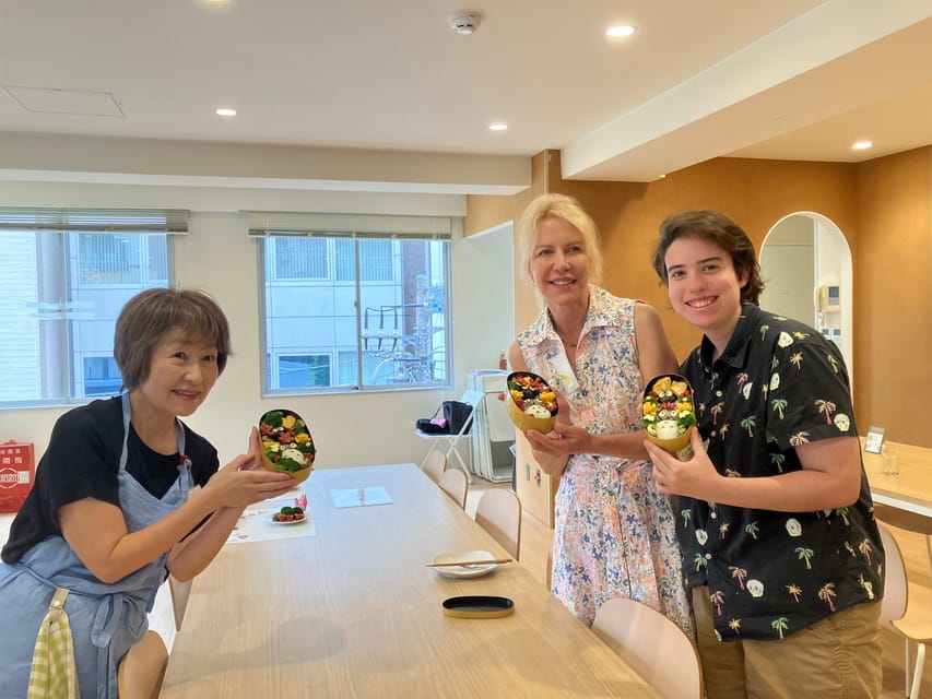 Tokyo: Making a bento box with cute character look - Is $90 a fair price?