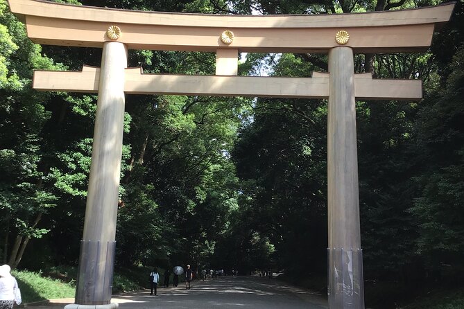 Tokyo: Meiji Jingu Cultural Walking Tour with Japanese Historian - Details that reward a slower pace